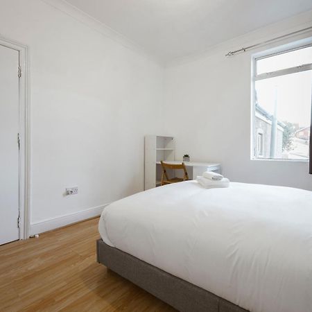 Stratford Double Rooms - 29 ロンドン エクステリア 写真